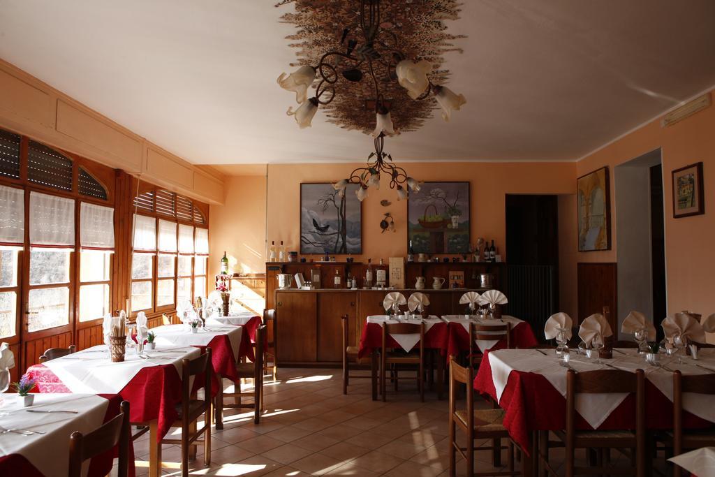 Locanda Del Pittore Arcumeggia ภายนอก รูปภาพ