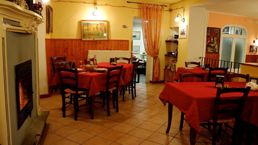 Locanda Del Pittore Arcumeggia ภายนอก รูปภาพ